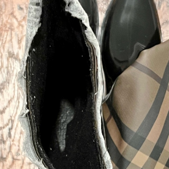 BURBERRY rain boots. Size 40 - Picture 11 of 12